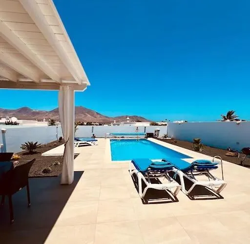 Lovely Danielle Βίλα *