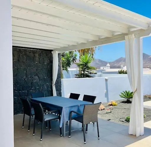 Lovely Danielle Βίλα