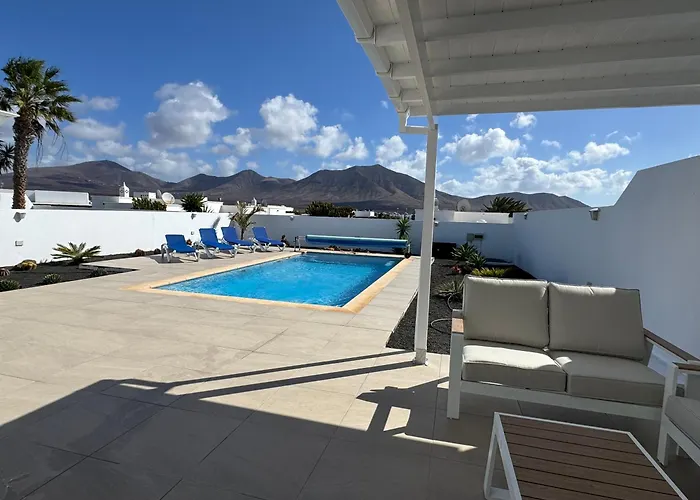 Lovely Danielle Βίλα