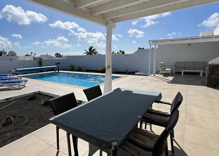 Lovely Danielle Πλάγια Μπλάνκα